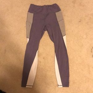 Athleta leggings w side pockets+1 zipper and mesh